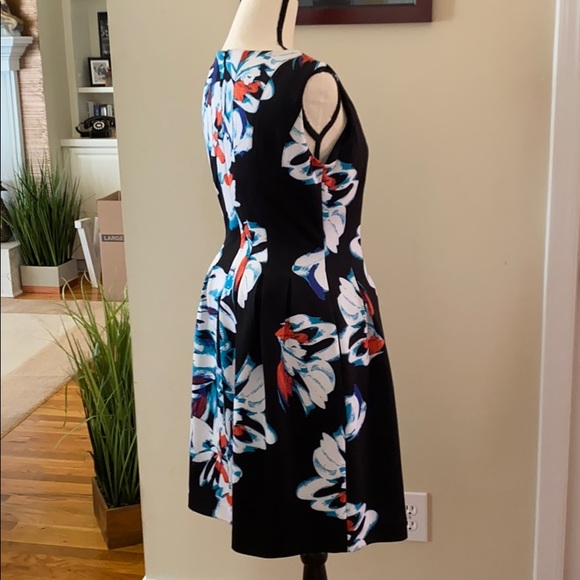 Pretty Dress.   Nice for church or wedding. - Picture 3 of 7